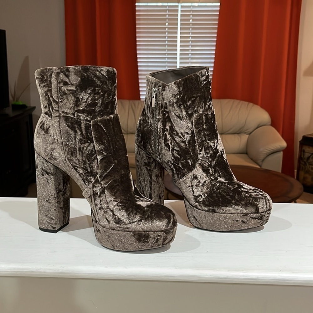 GIANNI BINI  Didier Velvet Platform Block Heel Booties Size 9.5 - Picture 4 of 10